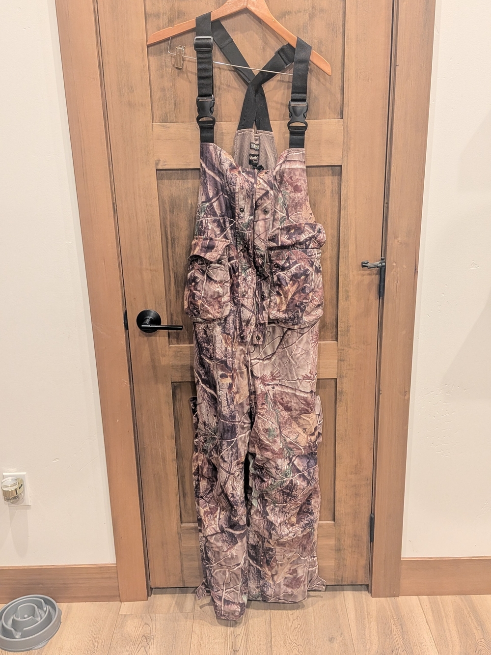 Gander Mtn Guide Series waterproof camo hunting bibs in size L